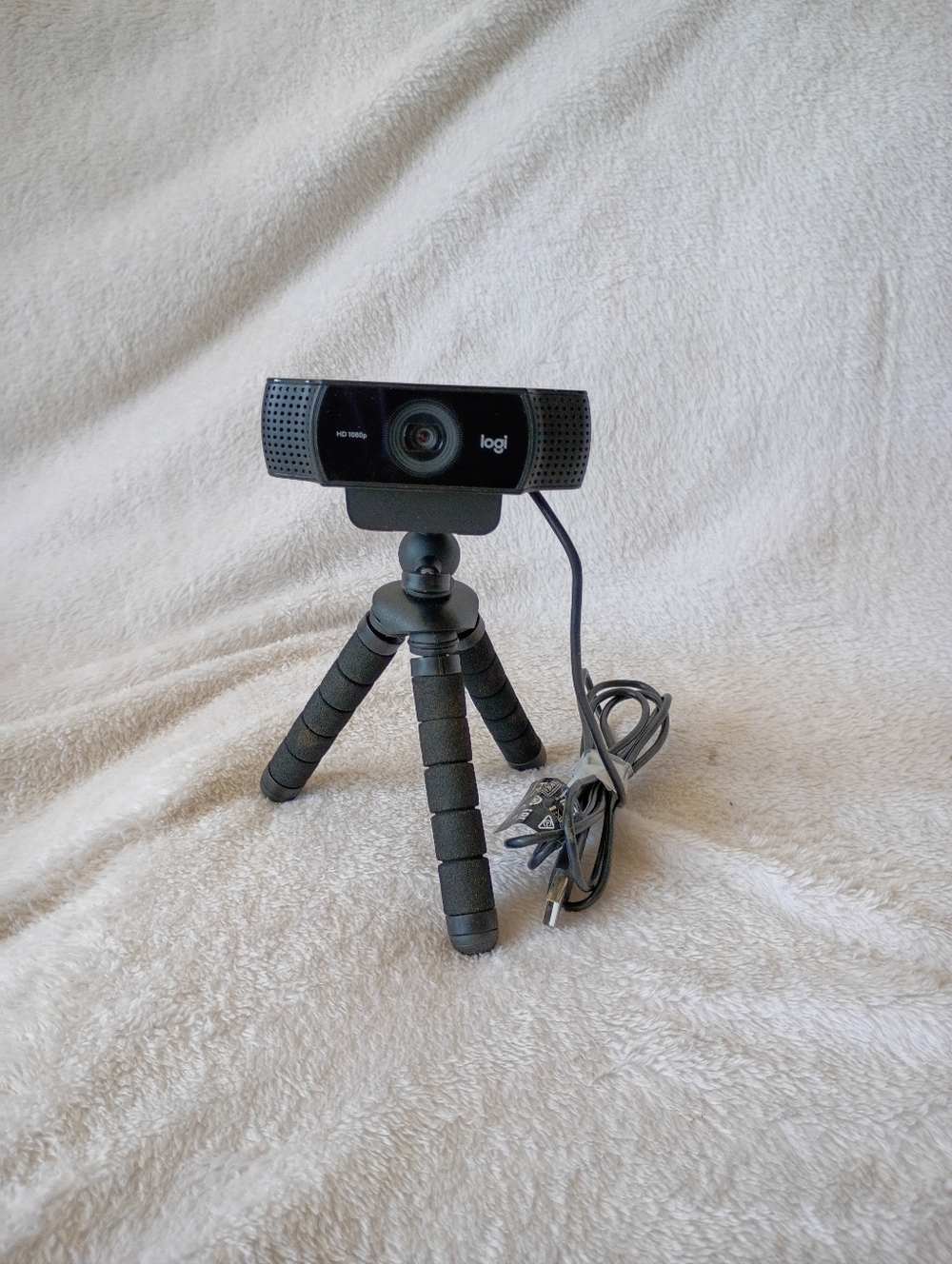 Logitech HD Webcam with Mini Tripod - Black